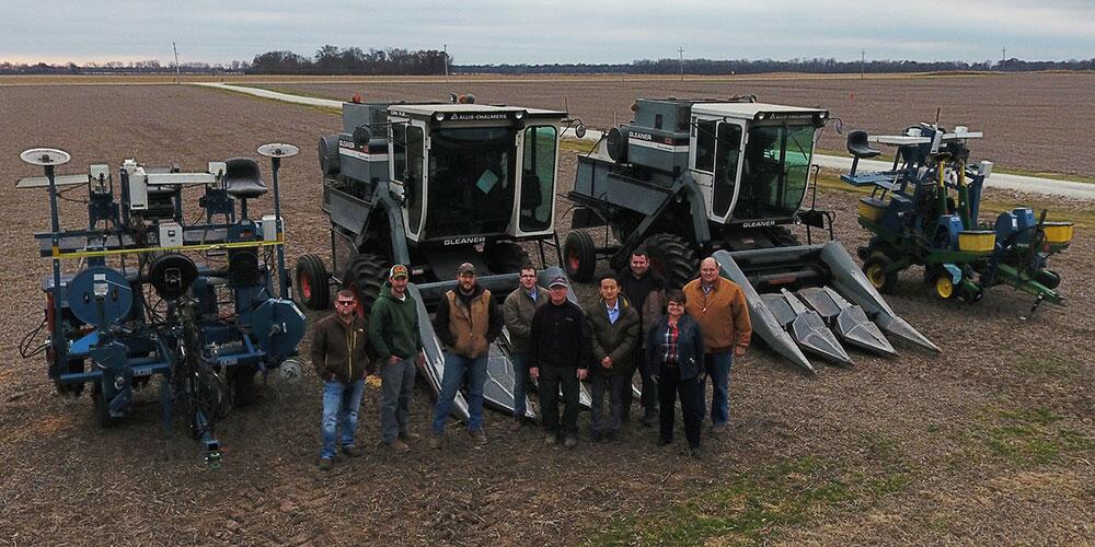 Wyffels Hybrids Donates Equipment to Department of Crop Sciences